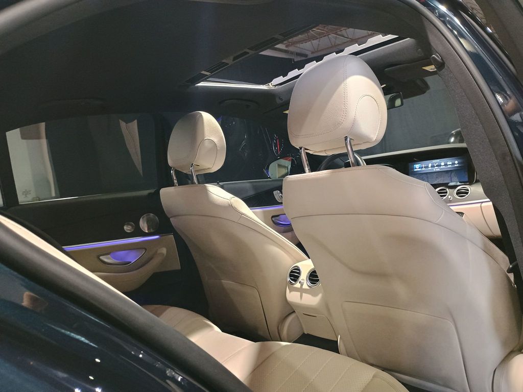 2017 Mercedes-Benz E-Class E 300 AMG Sport 4MATIC Sedan Clean carfax - 23015670 - 32