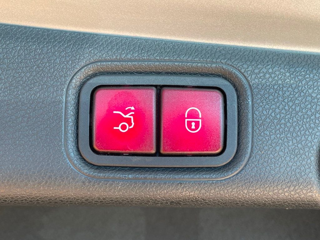 2017 Mercedes-Benz E-Class E 300 Sport 4MATIC Sedan - 22938197 - 25