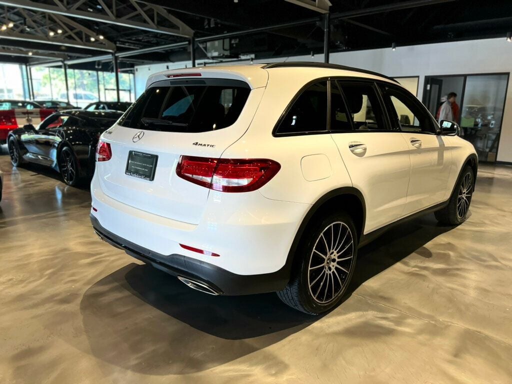 2017 Mercedes-Benz GLC AWD/PremiumPkg/SportPkg/NightPkg/PanoRoof/HtdSeats/20"AMG Wheels - 22910842 - 4