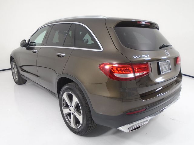 2017 Mercedes-Benz GLC GLC 300 4MATIC SUV - 22948185 - 4