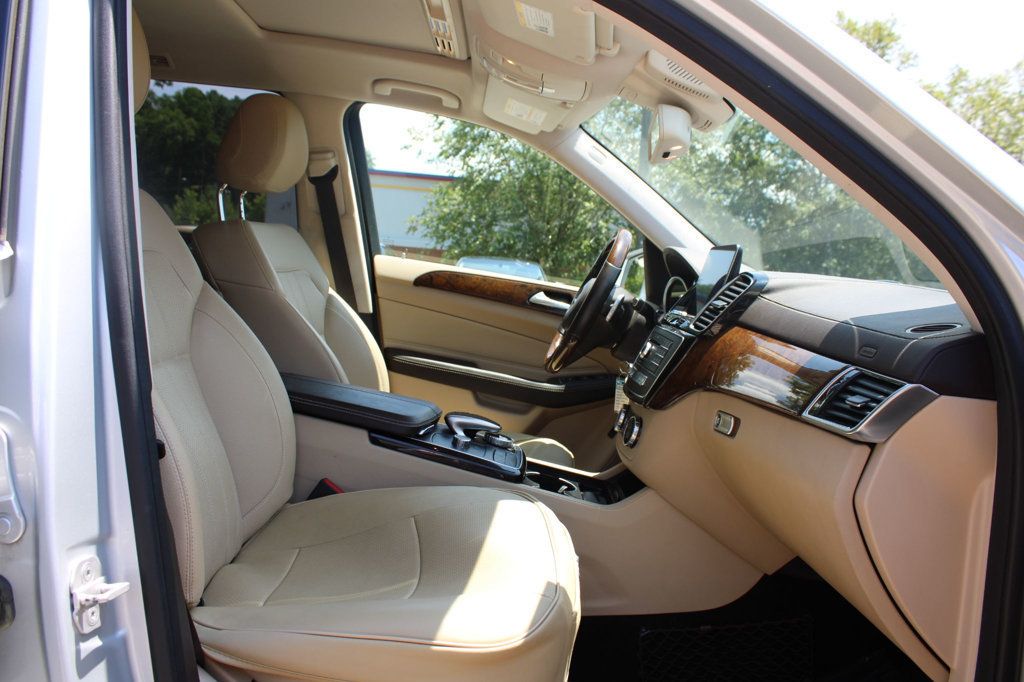 2017 Mercedes Benz GLS 450 4MATIC photo 10