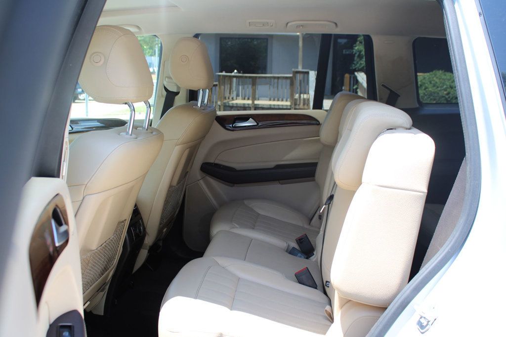 2017 Mercedes Benz GLS 450 4MATIC photo 21