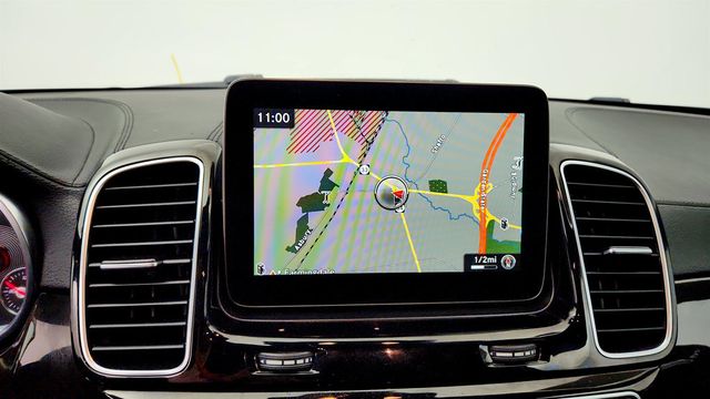 2017 Mercedes-Benz GLS GLS 450 4MATIC SUV w/ Premium Pkg, Panorama Sunroof & h/k Audio - 23026813 - 18