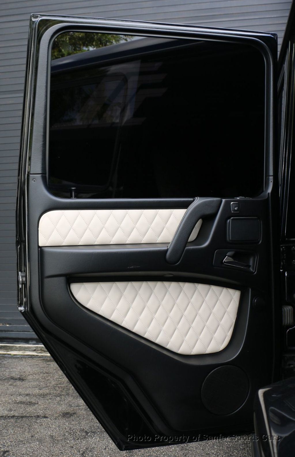 2017 Mercedes-Benz G-Class AMG G 63 4MATIC SUV - 22952073 - 18