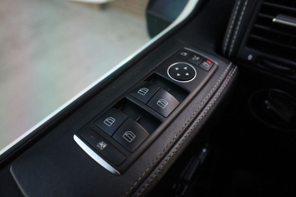 Mercedes-Benz G-Class G 550 4x4 Squared photo 40