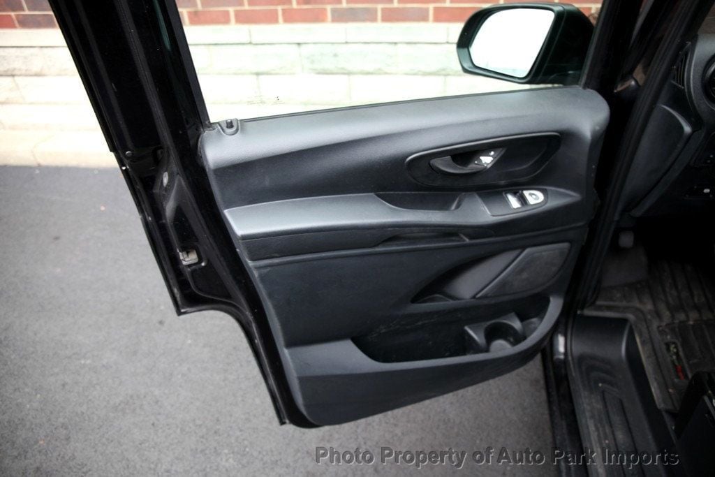 2017 Mercedes-Benz Metris Passenger Van Metris Passenger Van Standard Roof 126" Wheelbase - 22965221 - 33