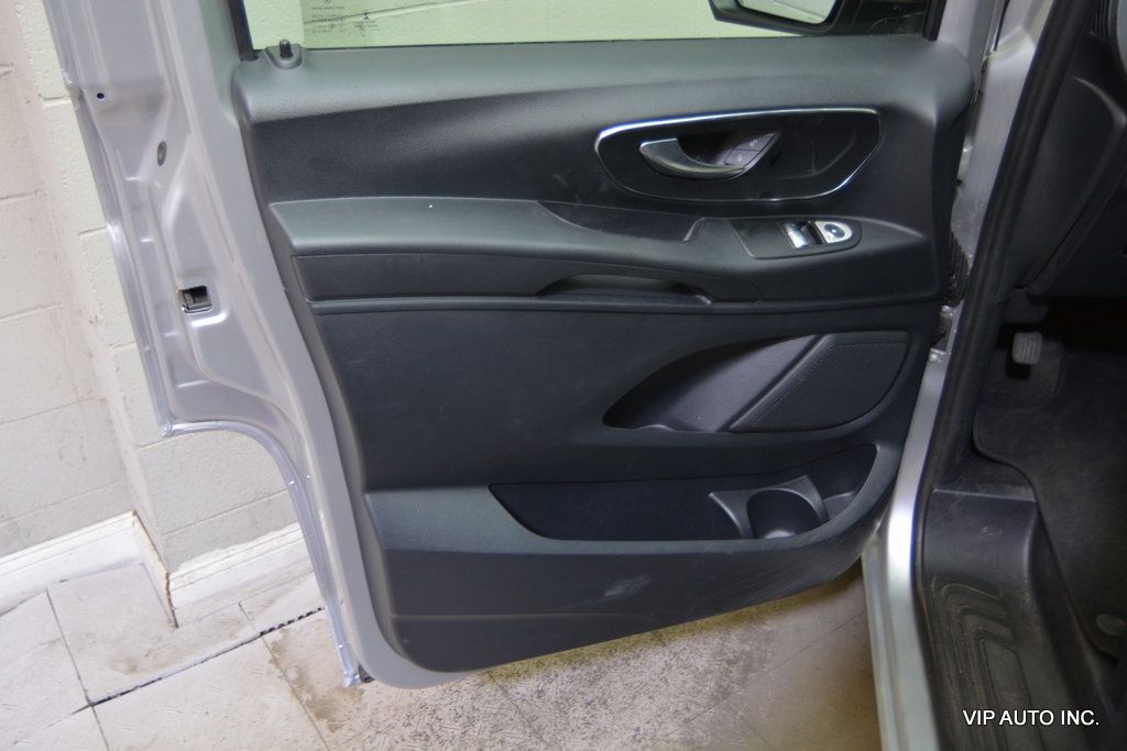 2017 Mercedes-Benz Metris Passenger Van Metris Passenger Van Standard Roof 126" Wheelbase - 23002711 - 7