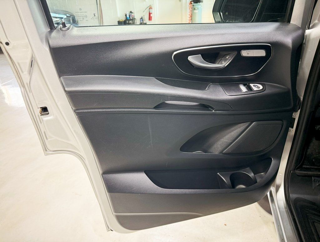 2017 Mercedes-Benz Metris Passenger Van Passenger - 22914723 - 23