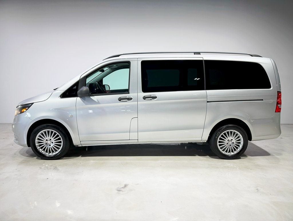 2017 Mercedes Benz Metris Van Passenger photo 4