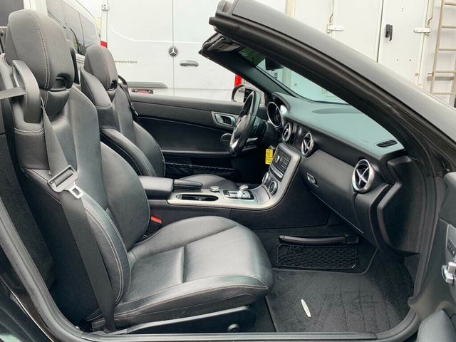 2017 Mercedes-Benz SLC SLC 300 Roadster pano roof Low miles  - 22968715 - 20