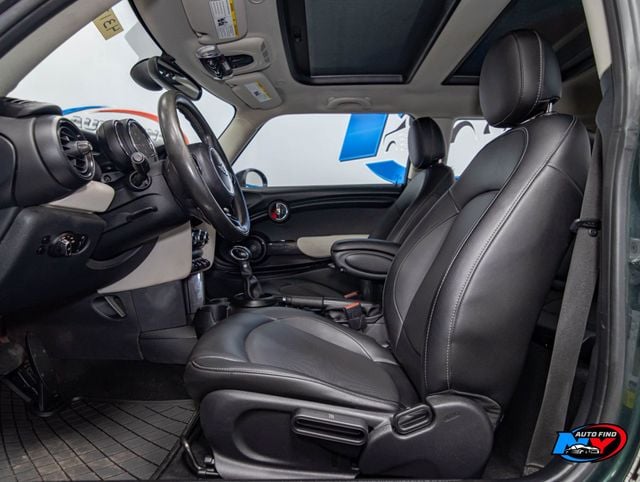 2017 MINI Cooper Hardtop 2 Door CLEAN CARFAX, PAN SUNROOF, HEATED SEATS, BACKUP CAM, PREMIUM PKG - 22958782 - 14