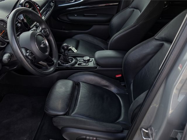 2017 MINI Cooper S Clubman ONE OWNER, 6-SPD MANUAL, FULLY LOADED, PAN SUNROOF, NAVIGATION - 23062710 - 4