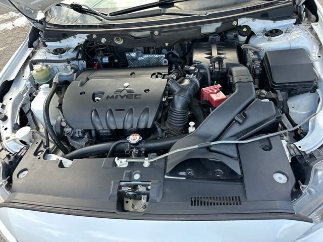 2017 Mitsubishi Lancer ES 2.4 AWC CVT - 22940737 - 18