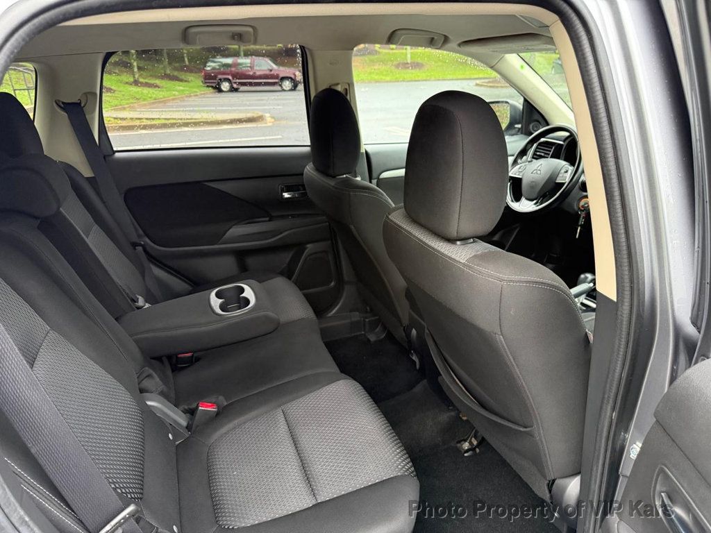2017 Mitsubishi Outlander ES FWD - 23031845 - 9