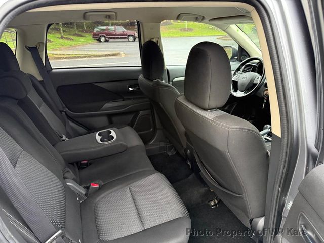 2017 Mitsubishi Outlander ES FWD - 23031845 - 9