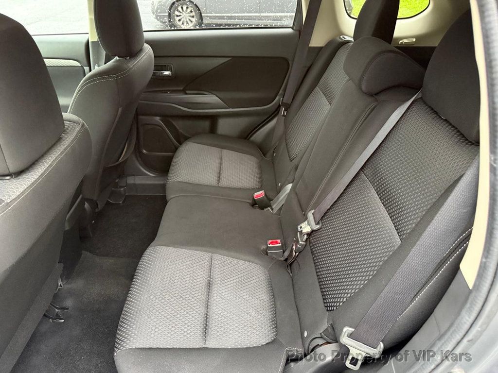2017 Mitsubishi Outlander ES FWD - 23031845 - 10