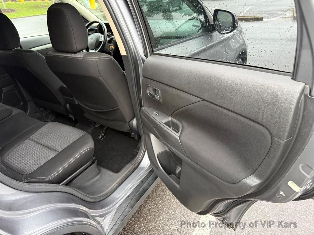2017 Mitsubishi Outlander ES FWD - 23031845 - 13