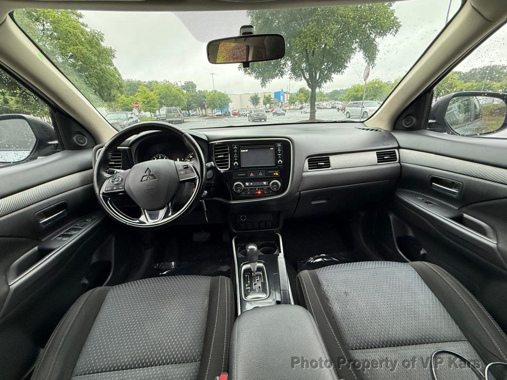 2017 Mitsubishi Outlander ES FWD - 23031845 - 17