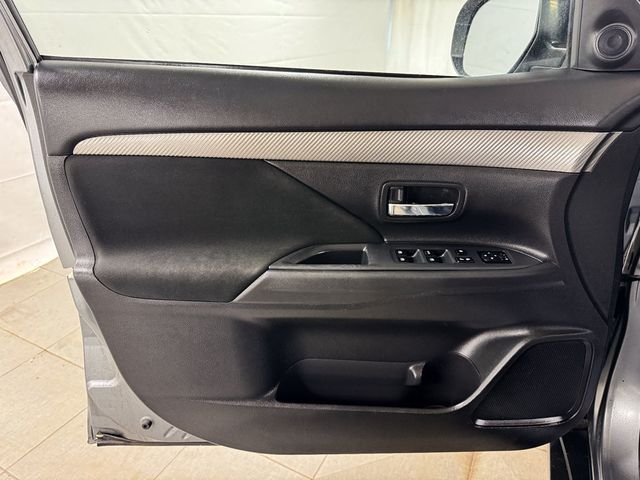 2017 Mitsubishi Outlander SE - 22990340 - 14