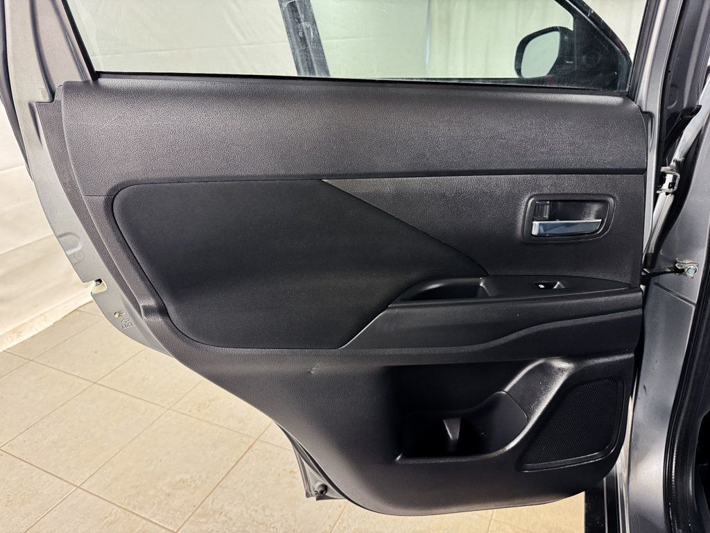 2017 Mitsubishi Outlander SE - 22990340 - 15
