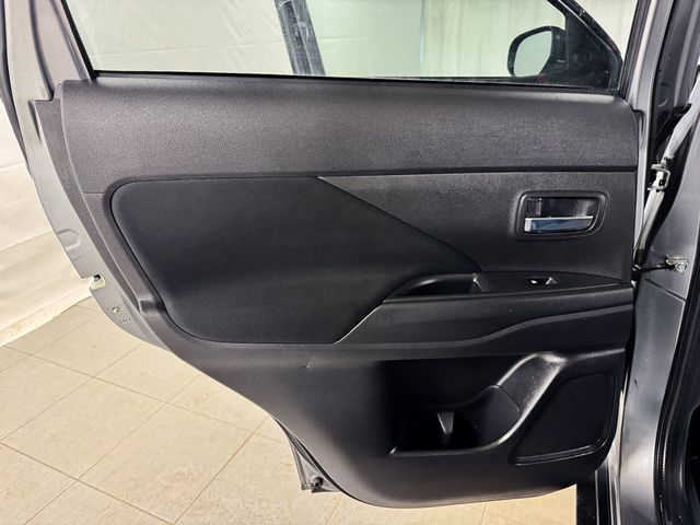 2017 Mitsubishi Outlander SE - 22990340 - 15