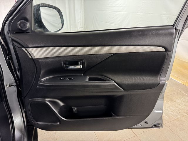 2017 Mitsubishi Outlander SE - 22990340 - 17