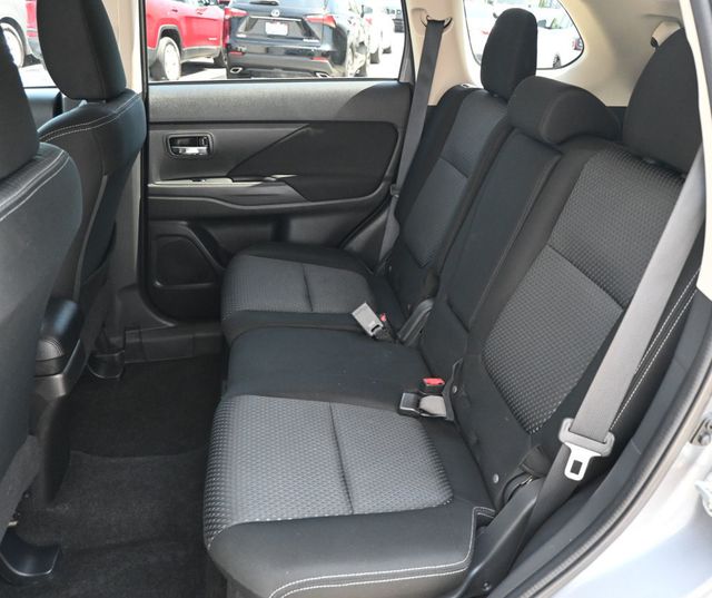 2017 Mitsubishi Outlander SE FWD - 23035888 - 16