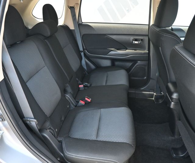 2017 Mitsubishi Outlander SE FWD - 23035888 - 18