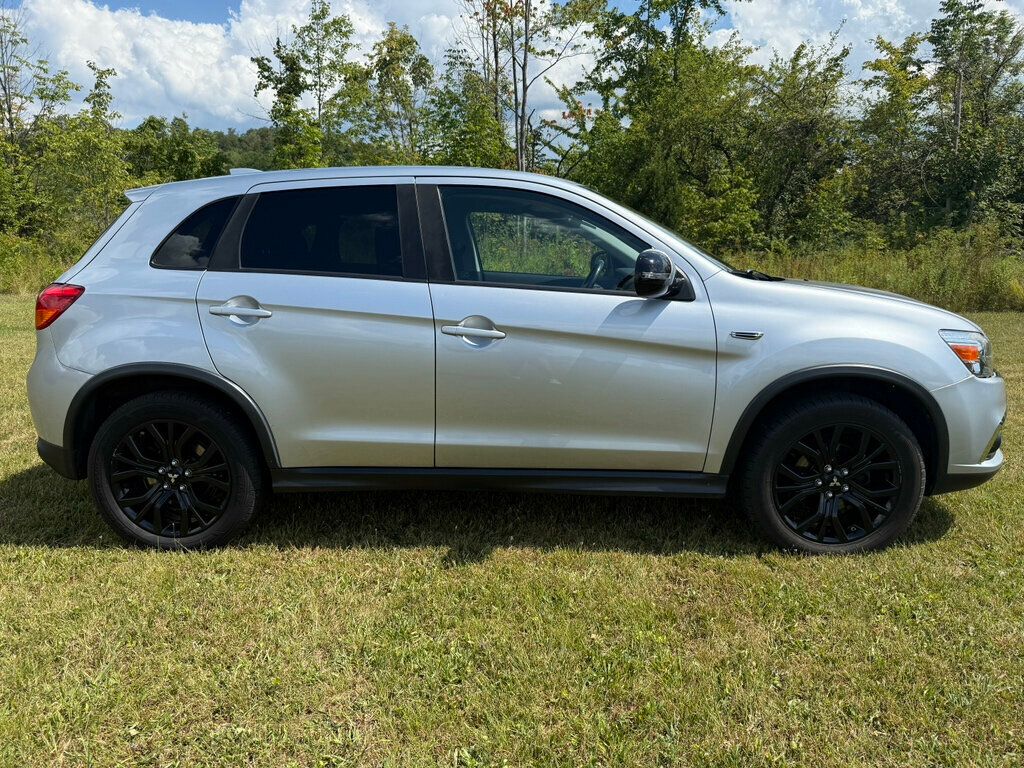 2017 Mitsubishi Outlander Sport photo 2