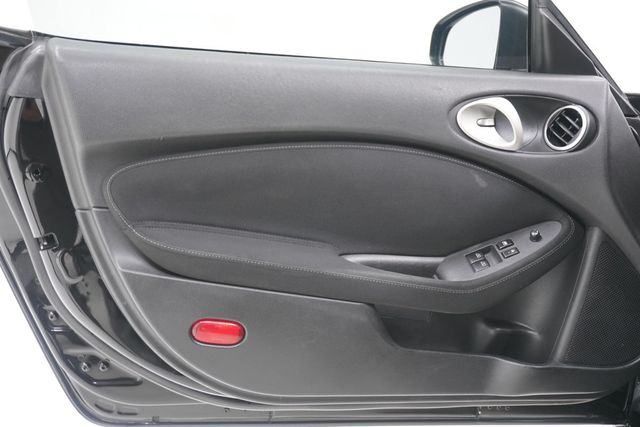 2017 Nissan 370Z Coupe Automatic - 22944361 - 9