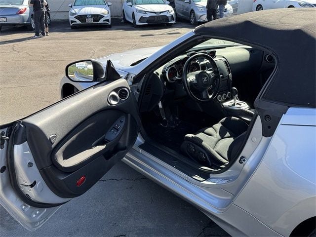 2017 Nissan 370Z Roadster Automatic - 22667532 - 36