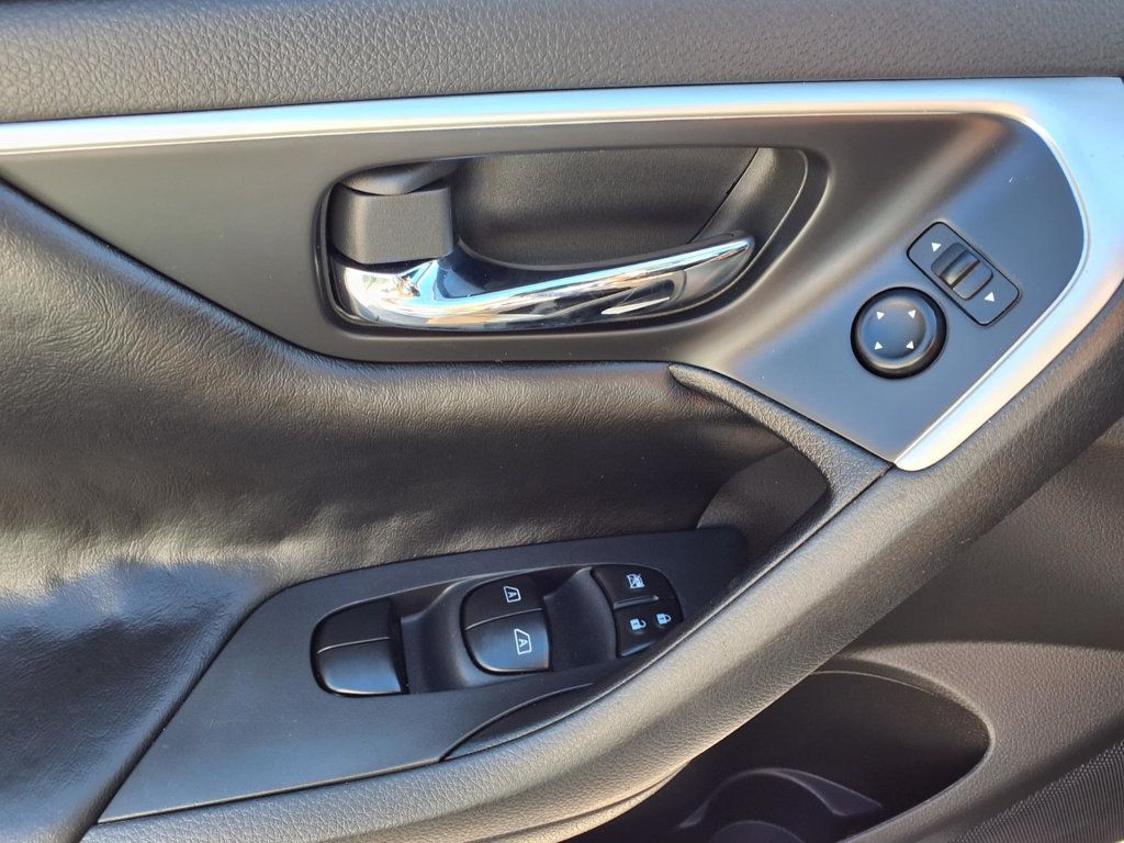 Nissan Altima photo 13