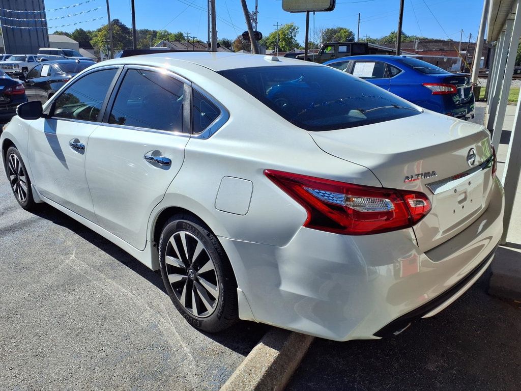 Nissan Altima photo 3