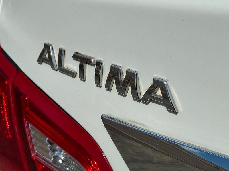 2017 Nissan Altima 2.5 - 22910489 - 18