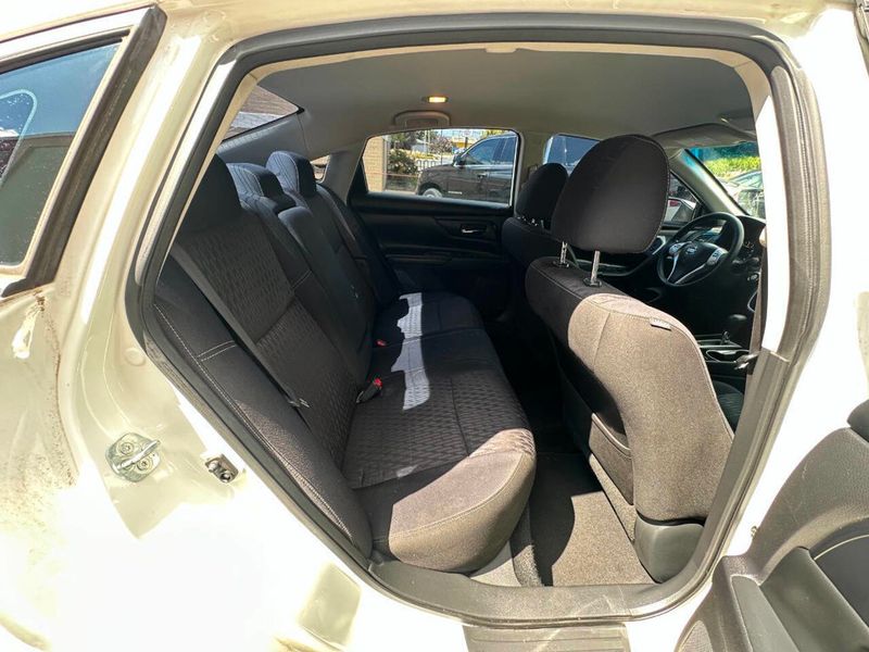 2017 Nissan Altima 2.5 - 22910489 - 19