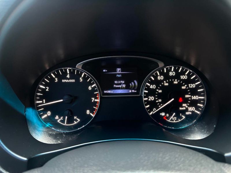 2017 Nissan Altima 2.5 - 22910489 - 42