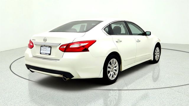 2017 Nissan Altima 2.5 S - 23056781 - 4