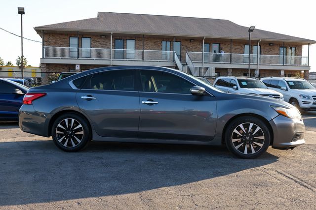 2017 Nissan Altima 2.5 SL - 22979796 - 17