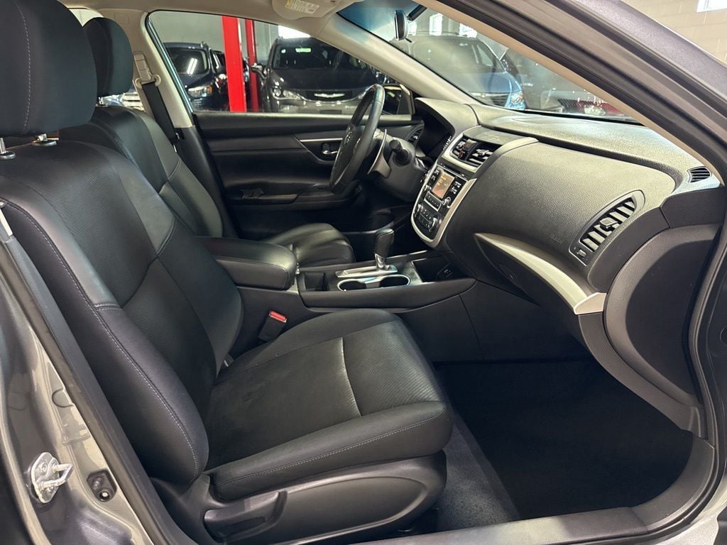 2017 Nissan Altima 2.5 SR - 23011102 - 33