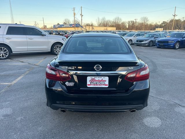 2017 Nissan Altima 2.5 SR - 22972233 - 4