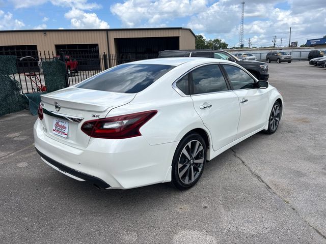 2017 Nissan Altima 2.5 SR - 23057122 - 3