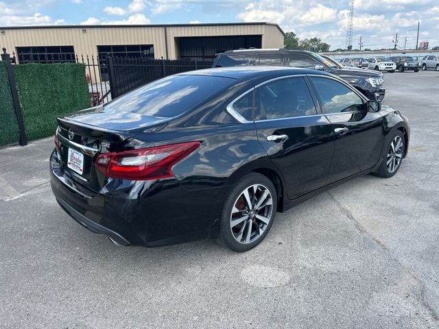 2017 Nissan Altima 2.5 SR - 23090196 - 3
