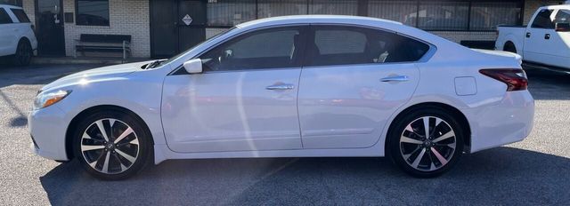 2017 Nissan Altima 2.5 SR - 22214427 - 3