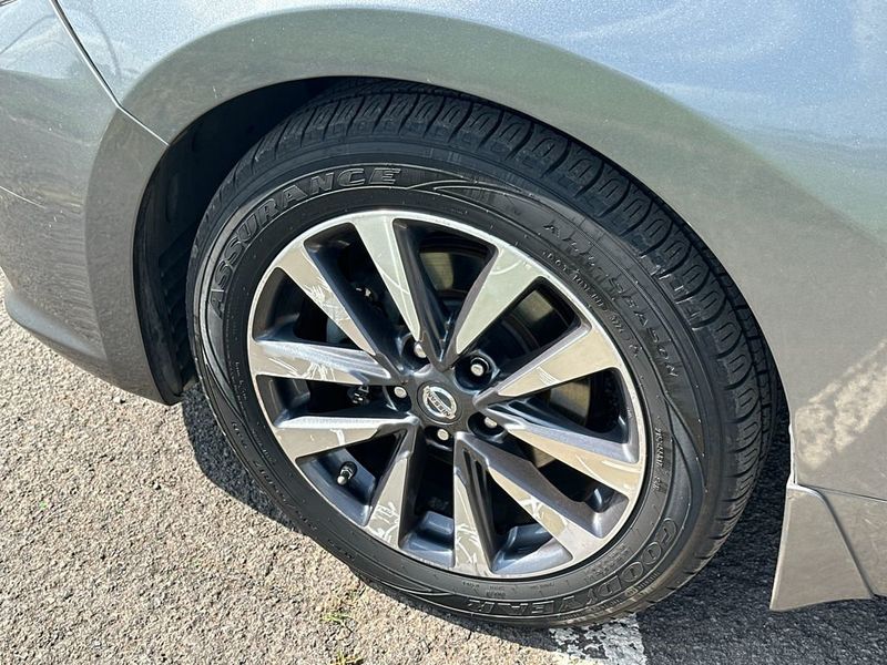 2017 Nissan Altima 2.5 SV - 22998387 - 11