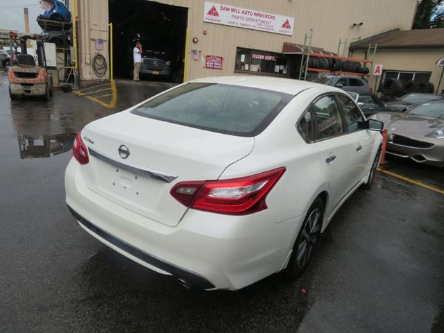 2017 Nissan Altima 2.5 SV - 23061744 - 9