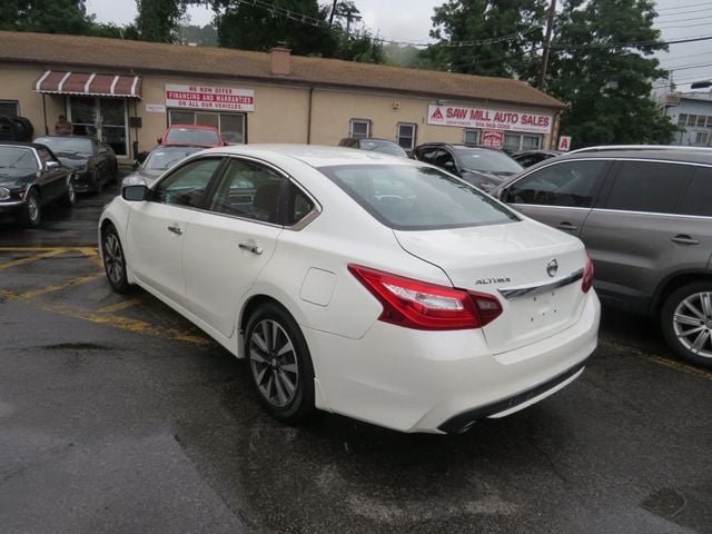 2017 Nissan Altima 2.5 SV - 23061744 - 3