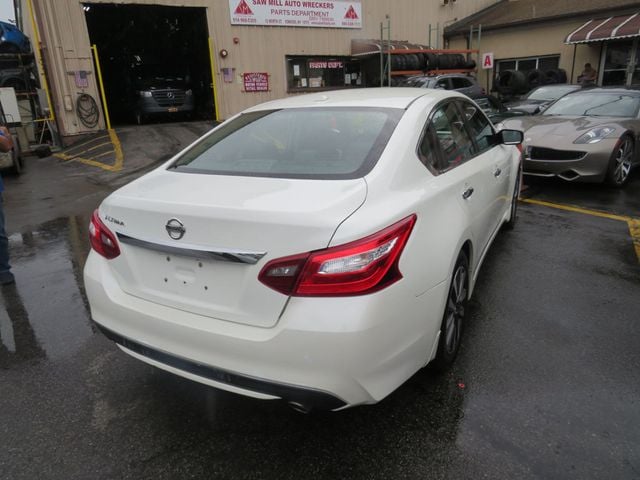 2017 Nissan Altima 2.5 SV - 23061744 - 4