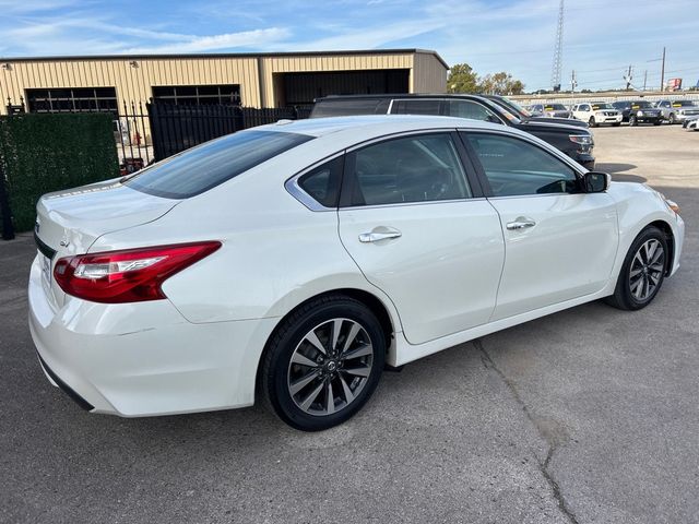 2017 Nissan Altima 2.5 SV - 23100225 - 3