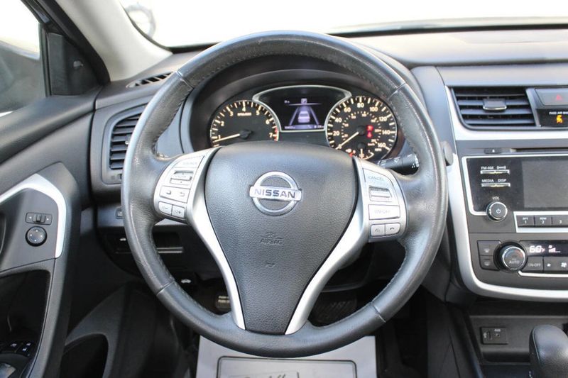 2017 Nissan Altima 2.5 SV - 22879656 - 16