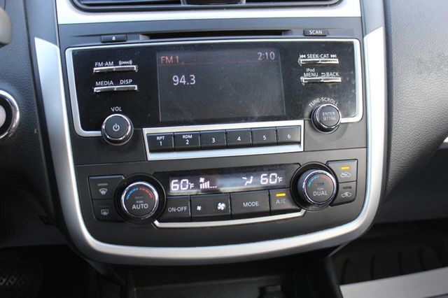 2017 Nissan Altima 2.5 SV - 22879656 - 19
